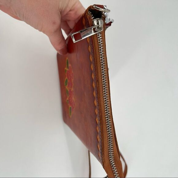 Vintage Floral Tooled Leather Crossbody Bag Hawaii woven Vintage purse - Picture 4 of 12